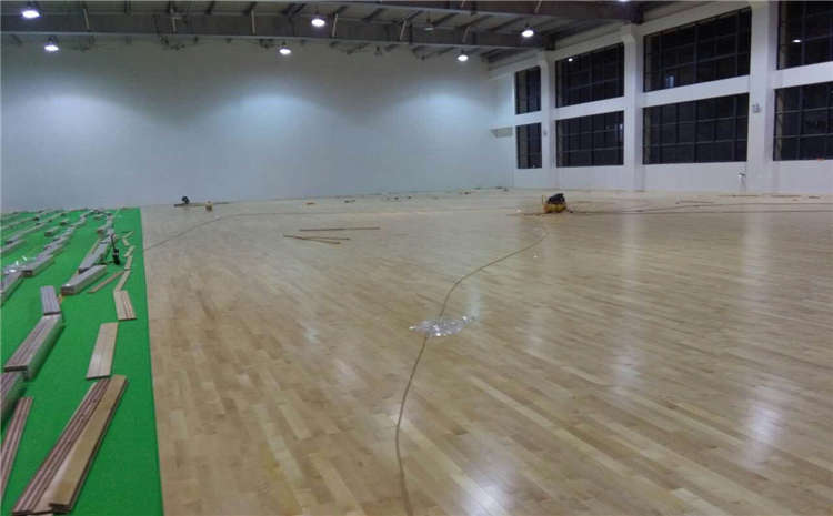 專業的實木運動地板怎么保養？