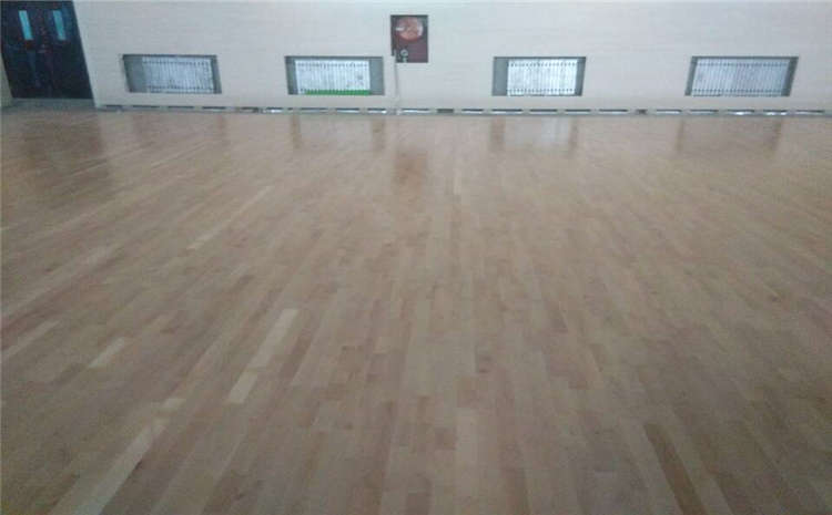 24厚風雨操場地板怎么保養?