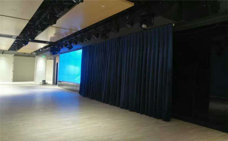 你家的體育木地板安裝踢腳線了嗎?