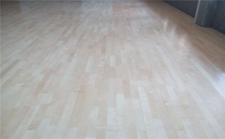 楓木體育館木地板多少錢一平米？