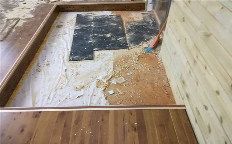 學(xué)校籃球場地木地板廠家哪家好？