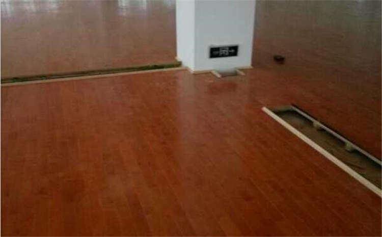 雙層龍骨結構實木運動地板造價是的多少？