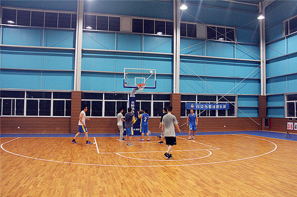 籃球運動場地的配套基礎設施