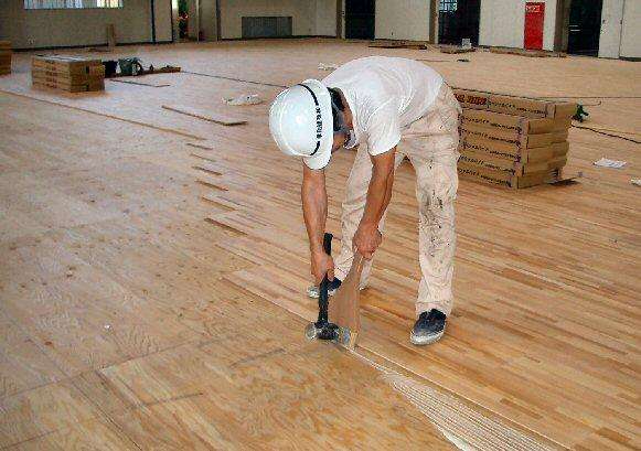 體育運(yùn)動(dòng)木地板翻新 體育運(yùn)動(dòng)木地板翻新