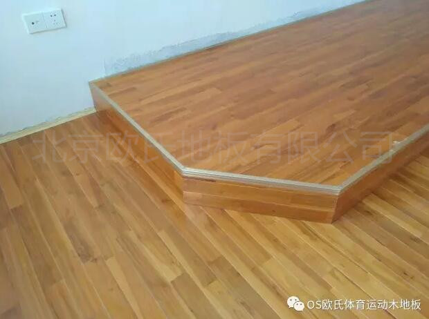 江西鷹潭第五中學(xué)的籃球場木地板,舞蹈房木地板,音樂房木地板案例圖2 江西鷹潭第五中學(xué)的籃球場木地板,舞蹈房木地板,音樂房木地板案例圖2