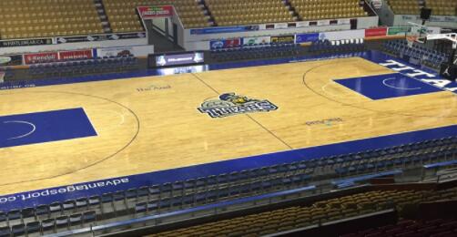 大型籃球賽事，應該選擇材質的籃球場地板